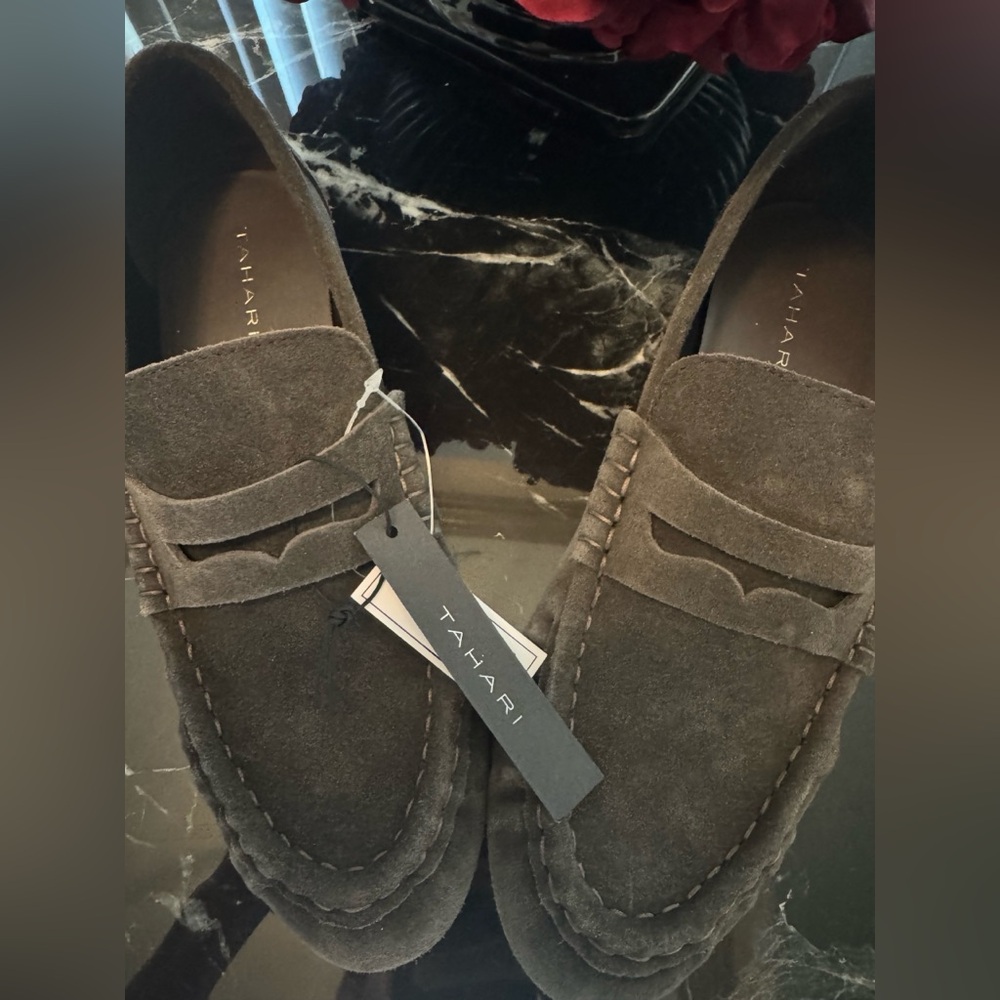 TAHARI Women Suede Penny Loafers – gently used – Size 7.5